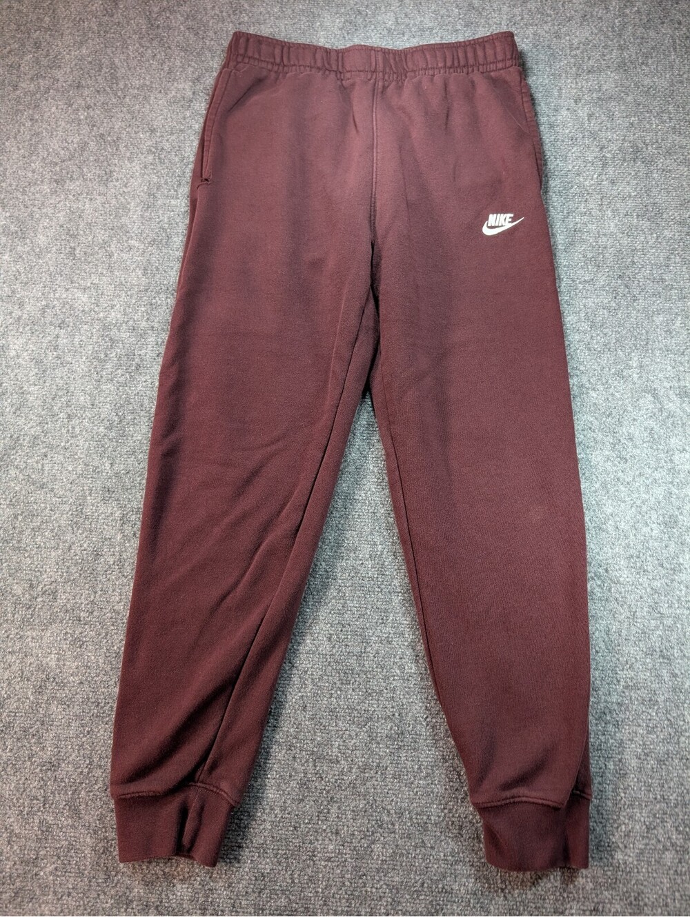 Nike Sportswear Club Fleece Joggers Size Small Burgandy Sweatpants